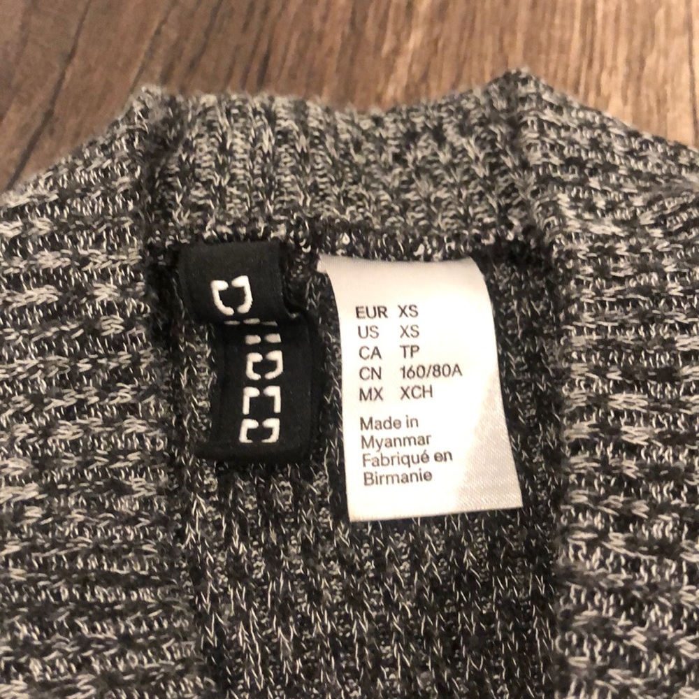 H&M Knit Top - Picture 4 of 4